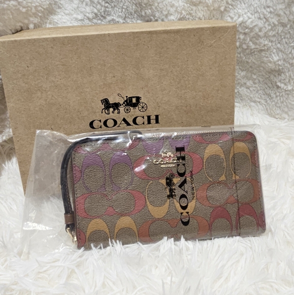 COACH Pride Large Zip Around Signature Leather Rainbow Phone Wallet Authentic - Picture 7 of 9